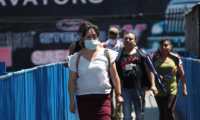 Los guatemaltecos implementan medidas de prevensión como el uso de la mascarilla. (Foto Prensa Libre: Hemeroteca PL)