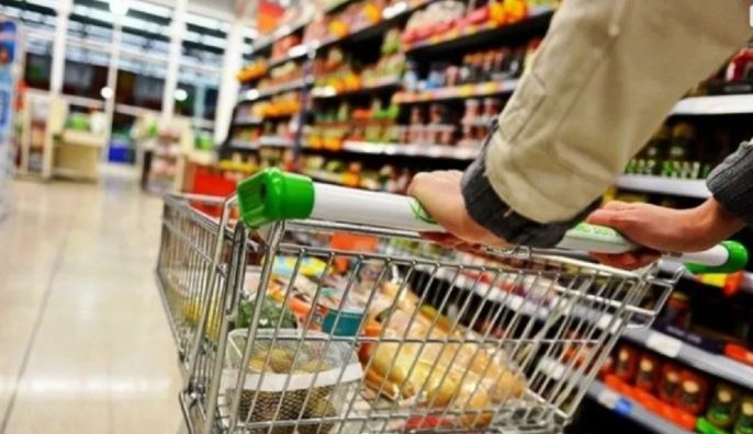 Dos cadenas de supermercado registran un incremento de demanda de hasta 100% en algunos productos. (Foto Prensa Libre: Shutterstock)