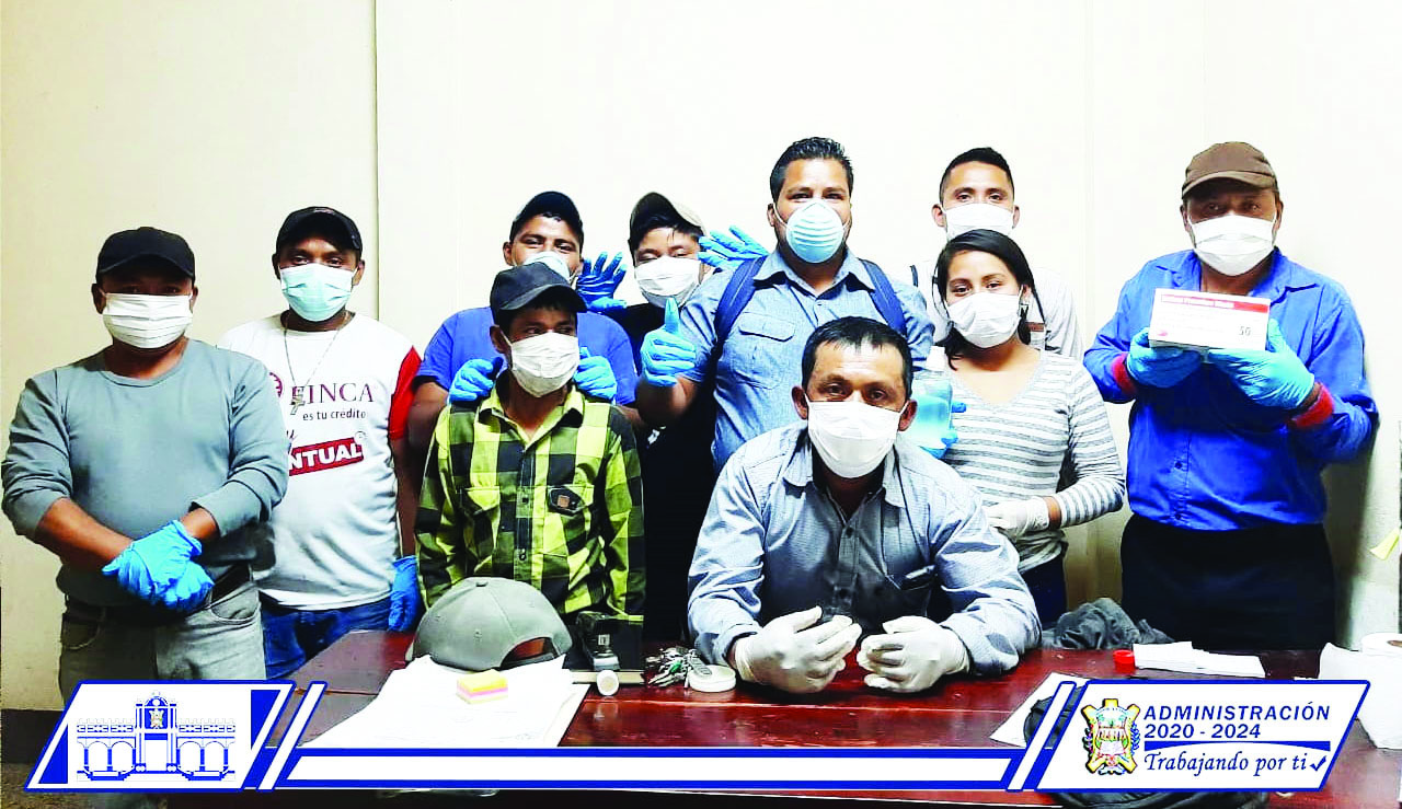 Personal del Mercado Municipal cumple con medidas de
salud para enfrentar crisis.