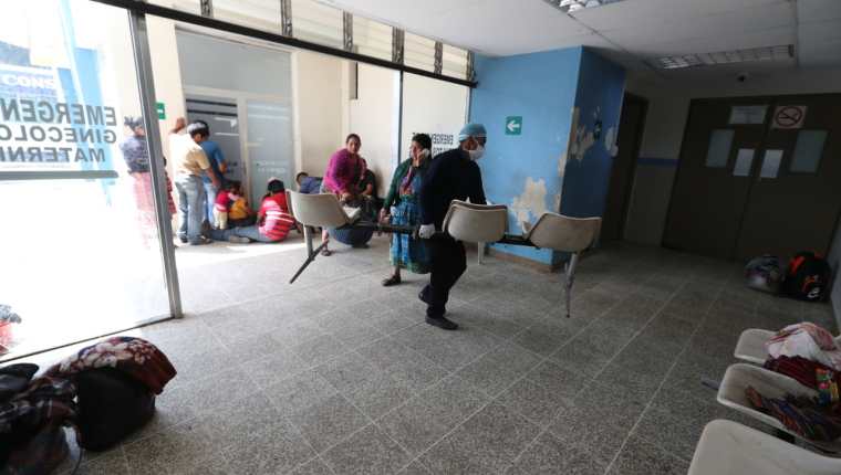 Ingreso al hospital de Totonicapán, donde estuvo una paciente que falleció por coronavirus. (Foto Prensa Libre: Hemeroteca PL)