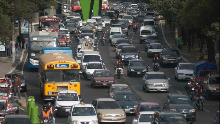 El mercado asegurador para el segmento de vehículos presenta variables por el efecto del confinamiento y las restricciones de movilización por el covid-19, informó el presidente de Agis. (Foto Prensa Libre: Jesús Alfonso)