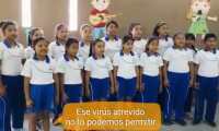 Previo a la emergencia por el covid-19 en Guatemala, niños de la escuela de Fundación Adentro de Ixcanal grabaron el video. (Foto Prensa Libre: Imagen tomada de Facebook).