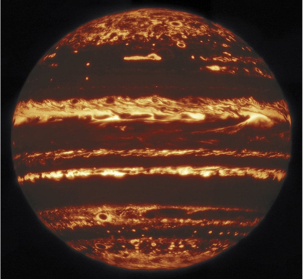 Se necesitaron cientos de exposiciones para construir este nítido mosaico de imágenes de Júpiter en infrarrojo. GEMINI OBSERVATORY/M.H.WONG ET AL