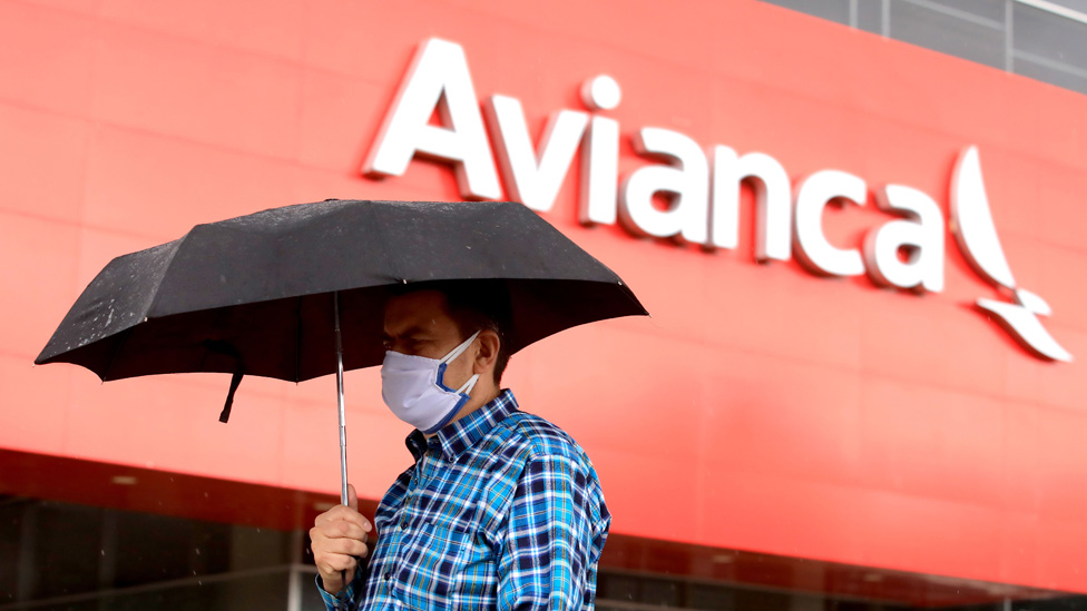 Cómo el coronavirus llevó a la bancarrota a Avianca, la “aerolínea bandera” de Colombia y la más antigua de Latinoamérica