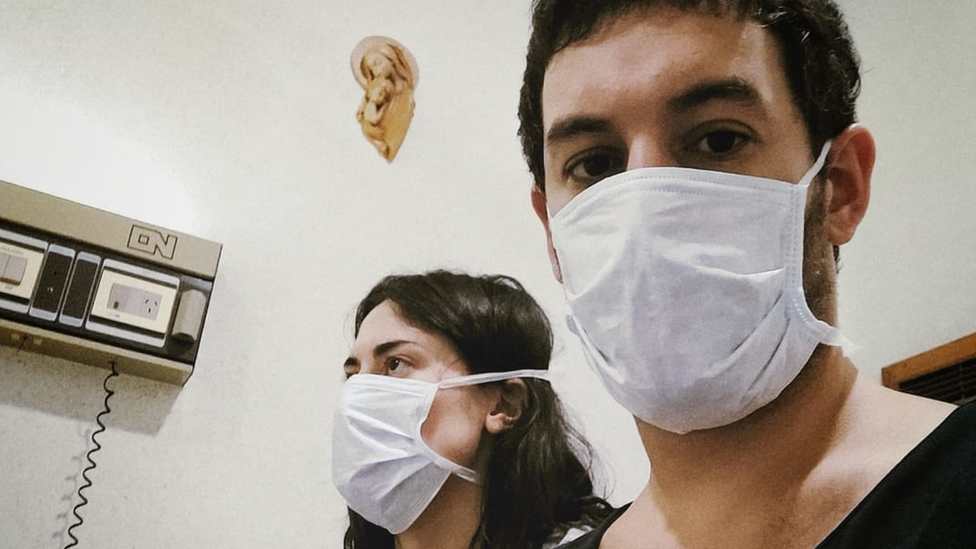 Aníbal y Renata se contagiaron de dengue en sus casas mientras cumplían con la estricta cuarentena de Argentina. (Foto Prensa Libre: Gentileza Aníbal Vecchio)