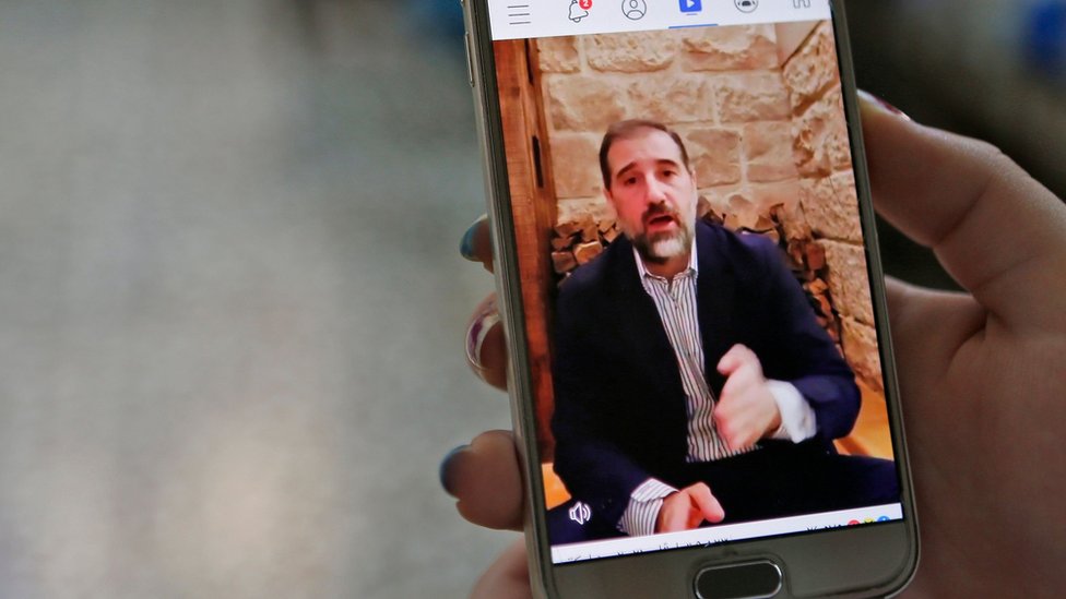 En un mes, Rami Makhlouf ha publicado tres videos en internet en los que se queja sobre el trato que recibe. Esta semana, el ministerio de Justicia le impuso una prohibición temporal a viajar fuera del país. (Foto Prensa Libre: AFP)