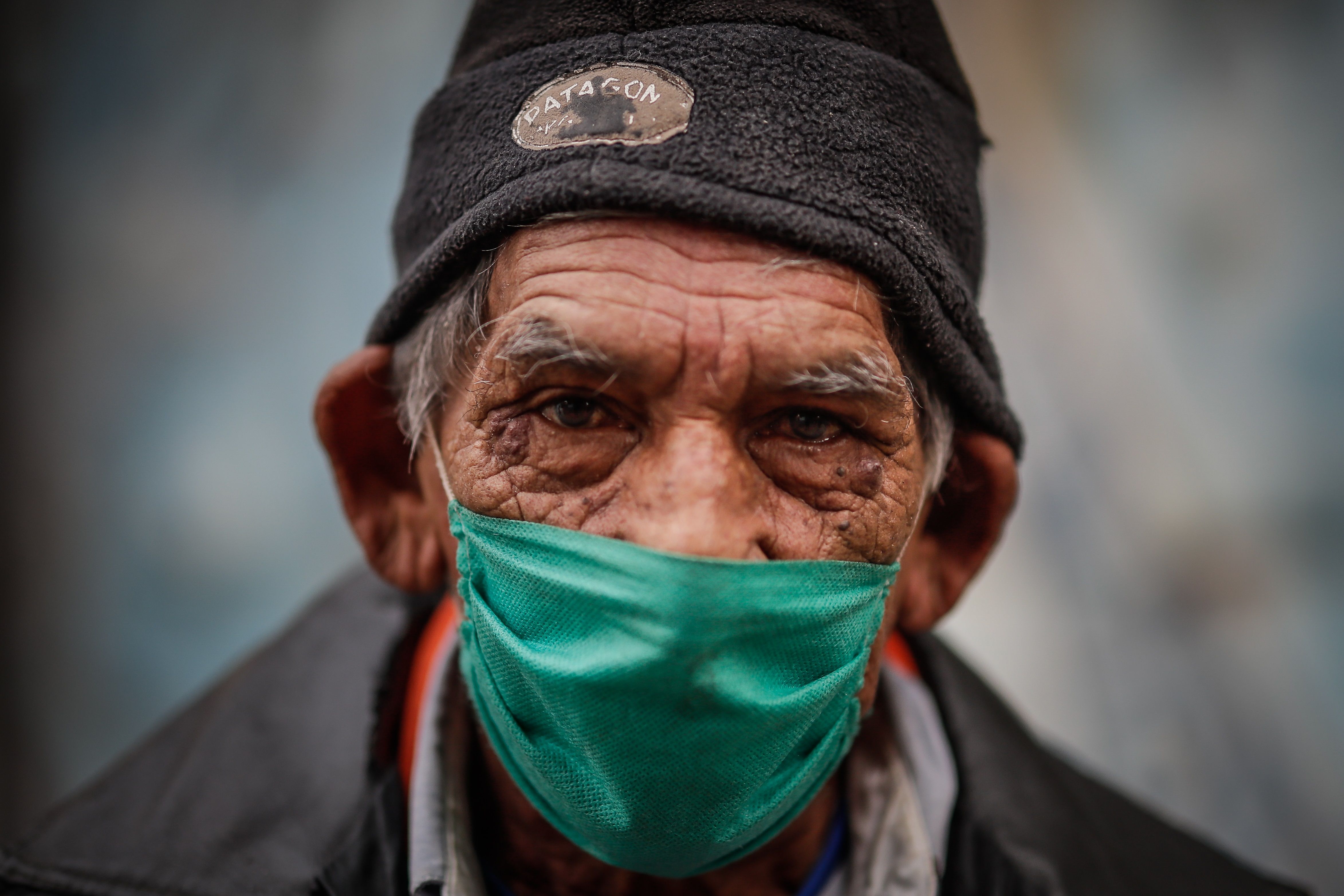 Se sabe que la edad es un factor de riesgo para contagiarse de coronavirus. (Foto Prensa Libre: EFE)