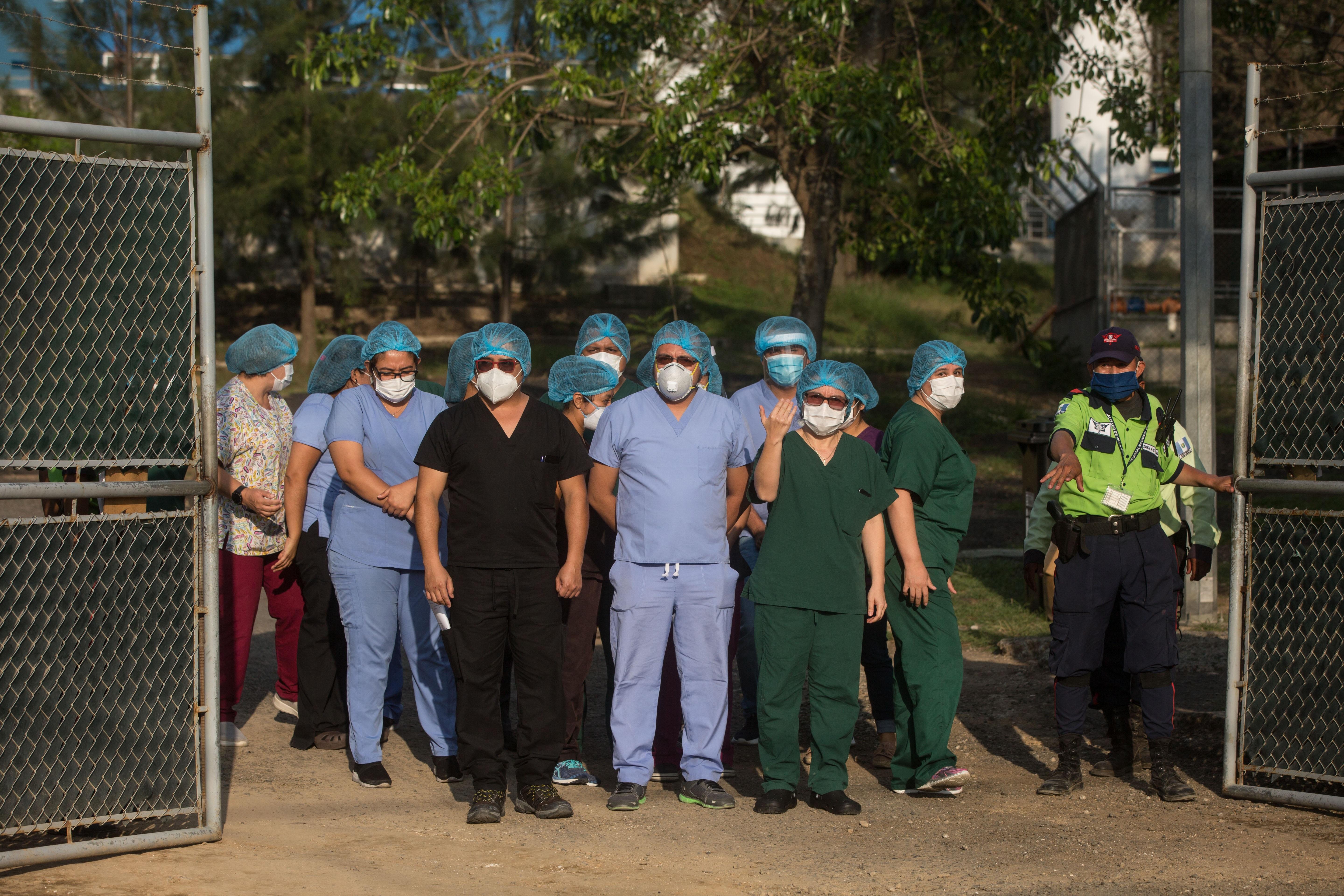 El personal médico prácticamente ha sido el mismo para atender el covid-19 al que estaba antes de la pandemia. (Prensa Libre: Hemeroteca PL)