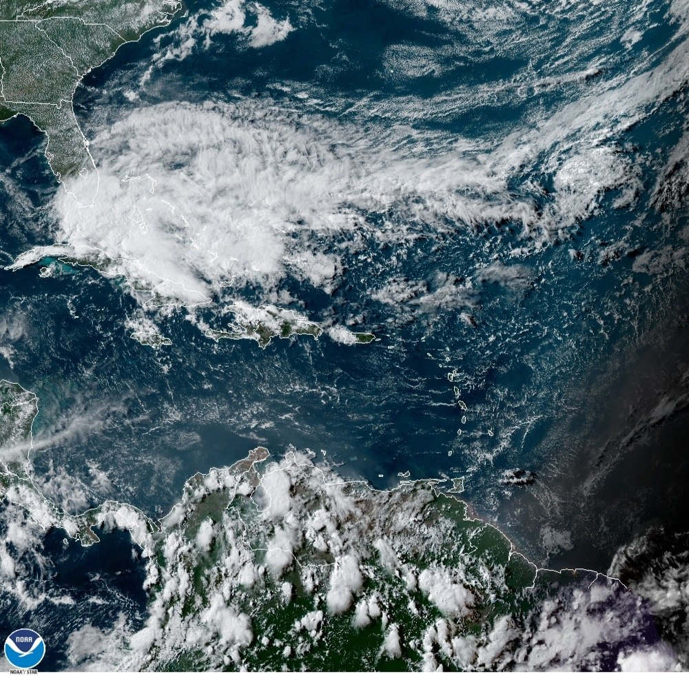 Fotografía cedida por la Administración Nacional Oceánica y Atmosférica (NOAA) por vía del Centro Nacional de Huracanes (NHC) donde se muestra el estado del clima en el Caribe hace unas semanas. (Foto Prensa Libre: EFE)
