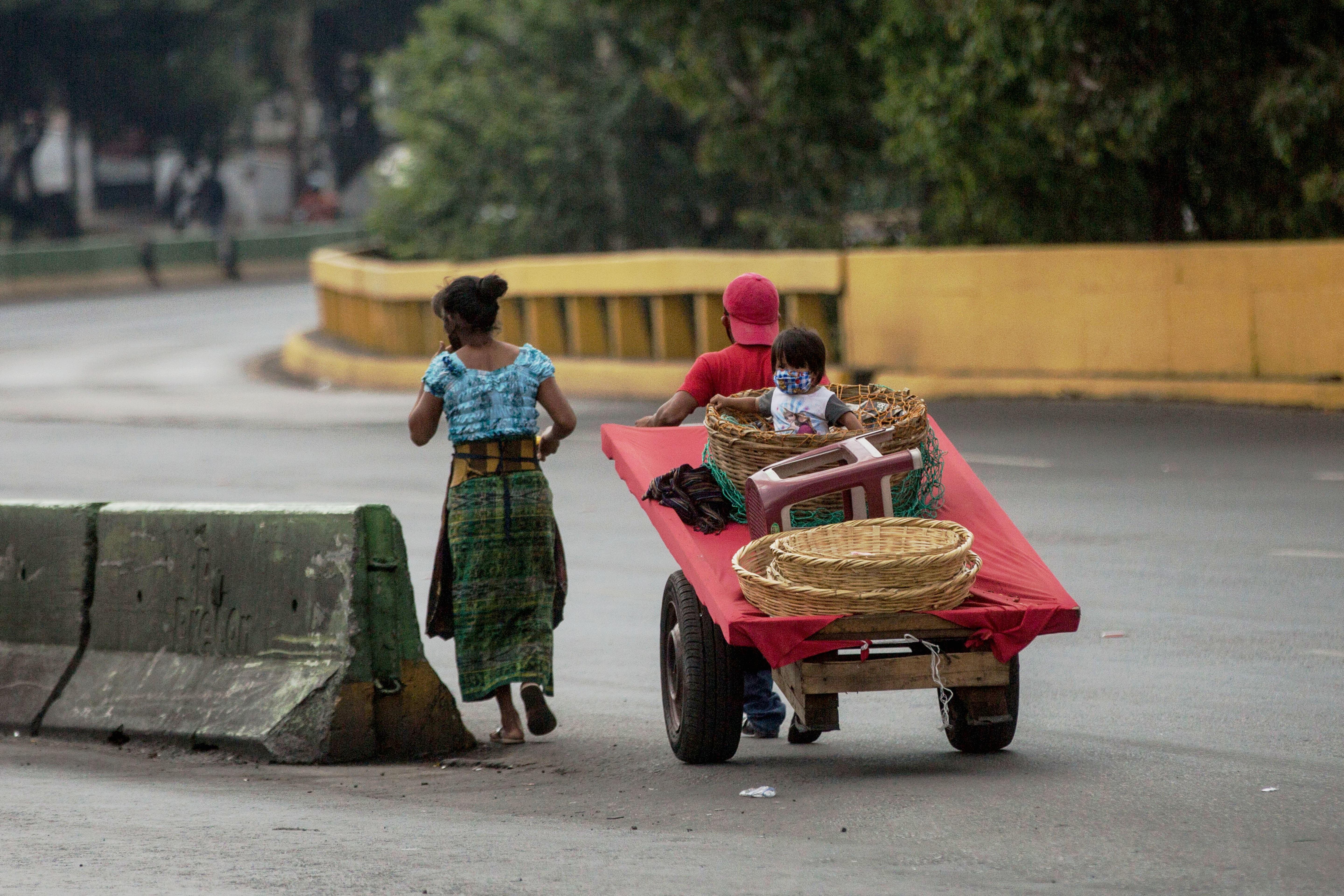 La economía informal en la capital y la provincia se ha visto seriamente afectada por la pandemia. (Foto Prensa Libre: Hemeroteca PL)
