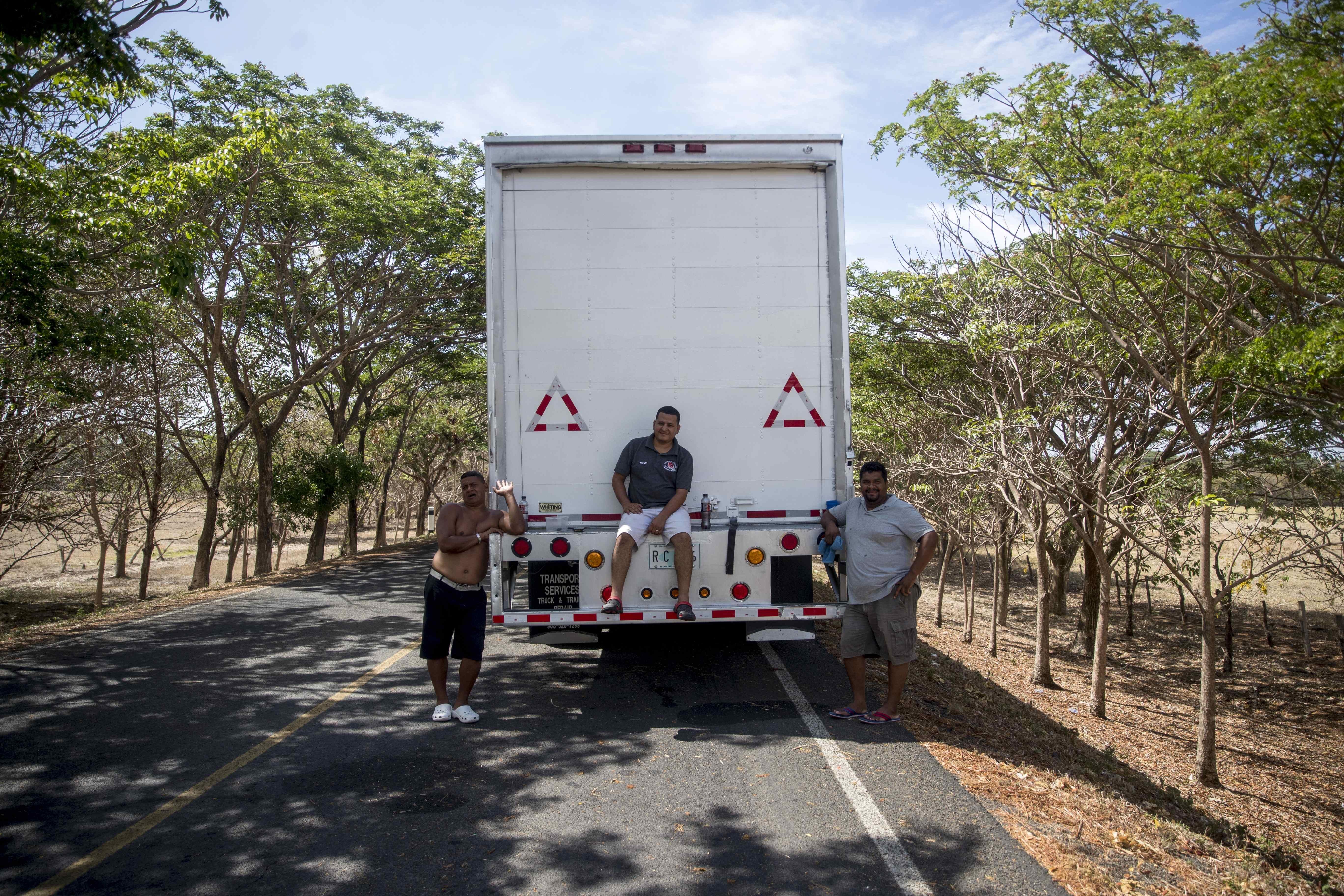 Silvia Cuéllar, directora ejecutiva Coexport de El Salvador, confirmó que algunas empresas decidieron retornar con las mercancías que estaban destinadas para Costa Rica, que no lograron llegar a su destino final por el bloqueo. (Foto Prensa Libre: EFE)