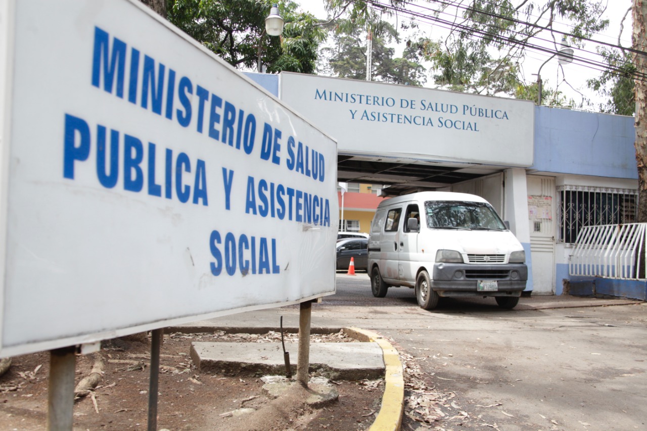 Trabajadores del Ministerio de Salud temen contagiarse de covid-19. Foto: Noé Medina.