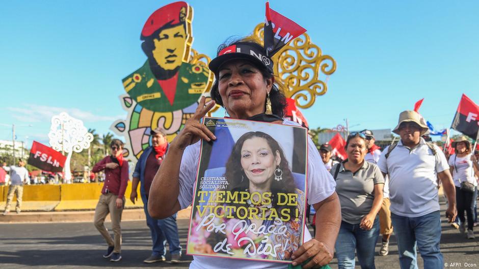 En pleno crecimiento de los contagios por coronavirus, en Nicaragua ha habido manifestaciones en apoyo del Gobierno. (Foto Prensa Libre: AFP)