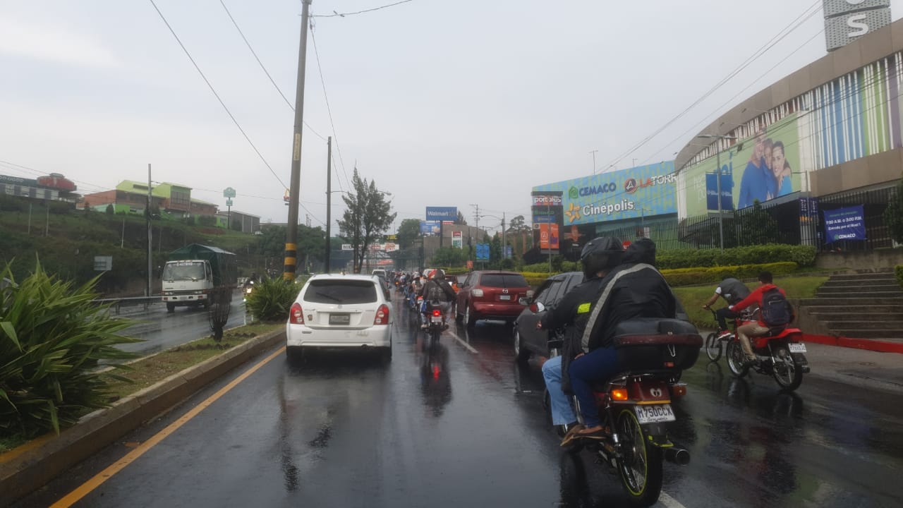 Tránsito lento en la salida de la capital al Atlántico. (Foto: La Red)