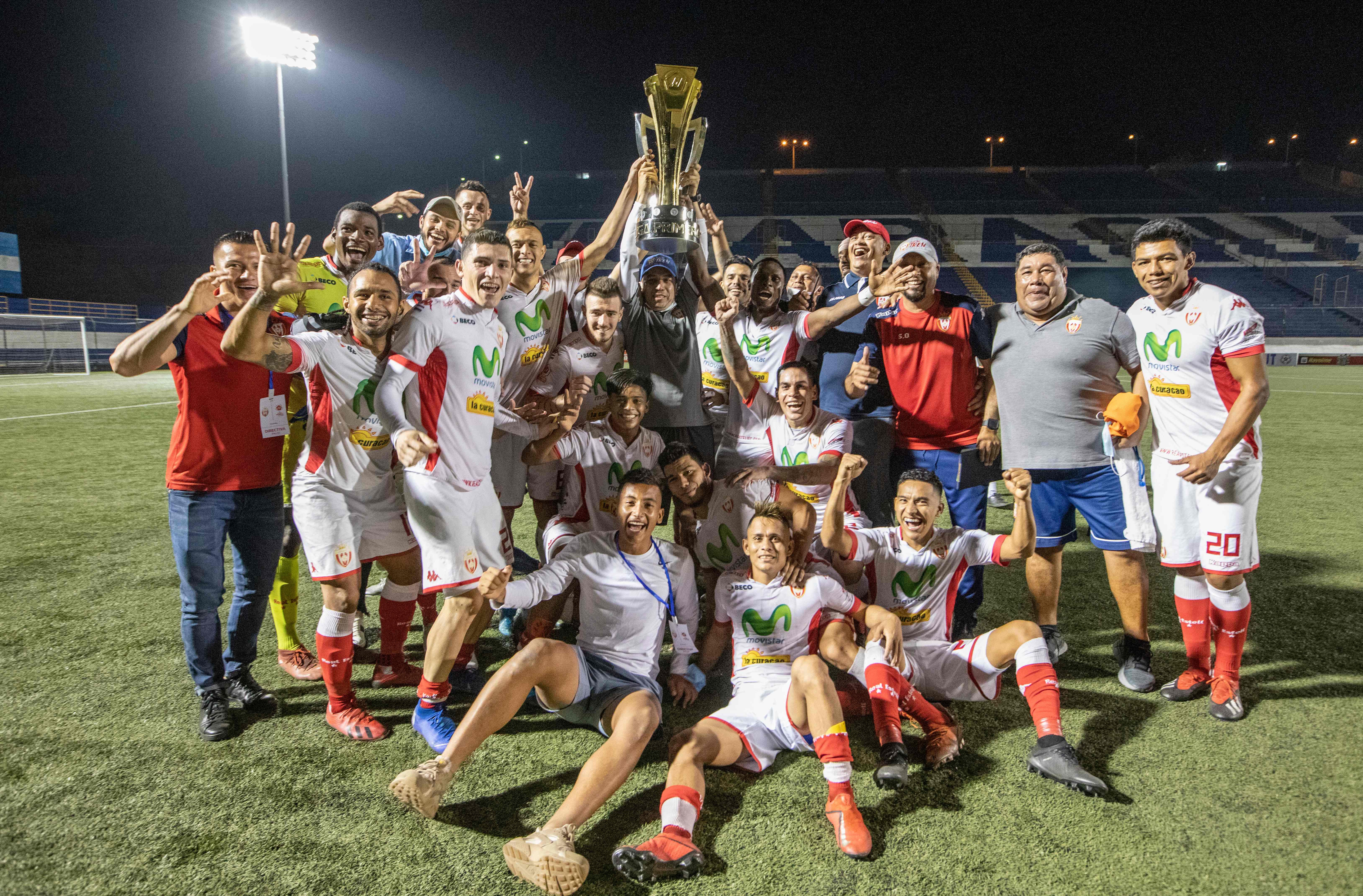 Los jugadores del Real Estelí celebran el título de campeón al superar al Managua. (Foto Prensa Libre: AFP).