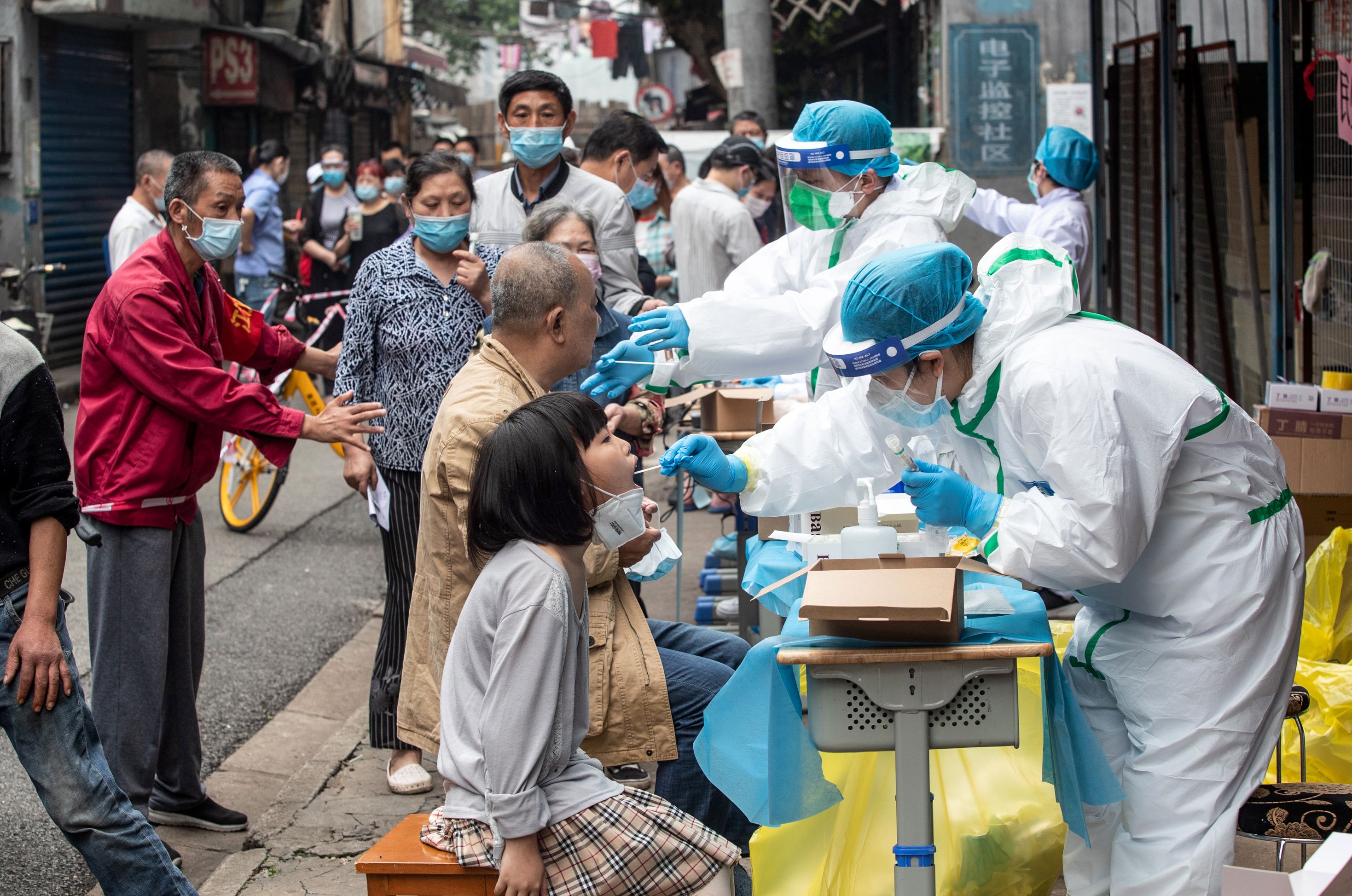 Un funcionario de China admitió que se destruyeron muestras del covid-19 al inicio de la pandemia. (Foto Prensa Libre: Agence France-Presse)