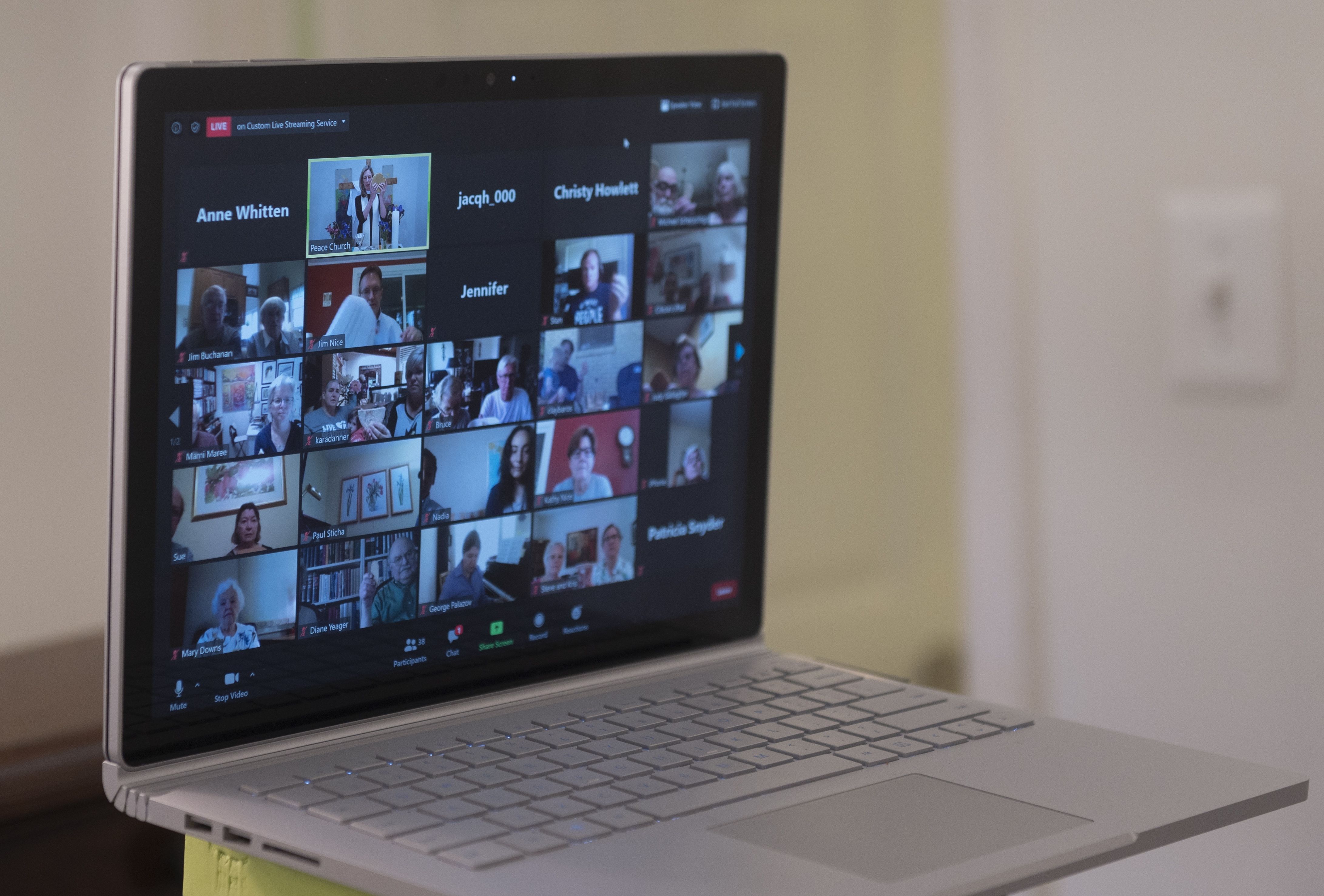 El servicio de entretenimiento en línea ahora tiene un nuevo competidor. (Foto Prensa Libre: AFP)