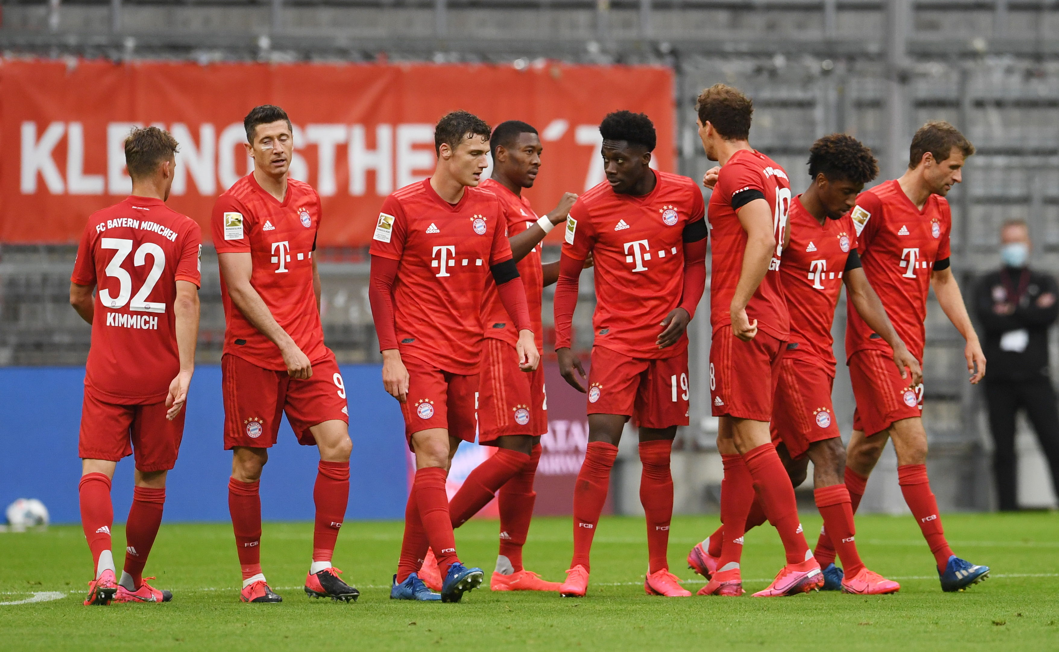 Los jugadores del Bayern celebraron el triunfo y la continuidad en el liderato. (Foto Prensa Libre: EFE)