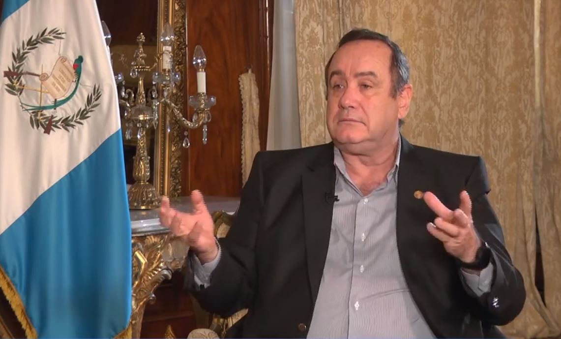 El presidente Alejandro Giammattei habló con Guatevisión y Prensa Libre en la Casa Presidencial. (Foto Prensa Libre: Hemeroteca PL)