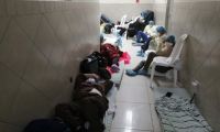 Los pacientes con coronavirus o sospechosos, duermen en el suelo, entre restos de basura y hacinados, señala las autoridades de la Procuraduría de los Derechos Humanos. (Foto Prensa Libre: PDH)