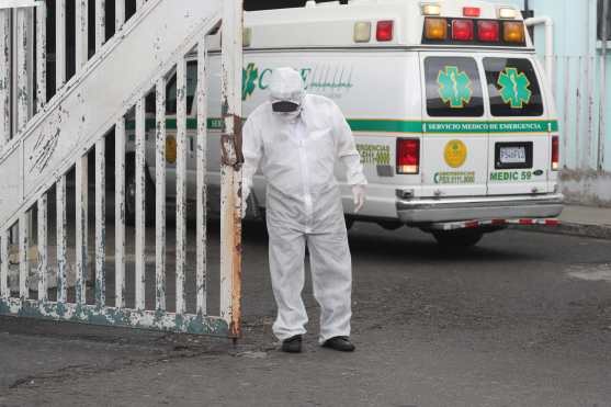 Trabajador del Hospital San Juan de Dios con traje especial para evitar el contagio del Coronavirus.


Fotografia. Erick Avila:                       29/05/2020