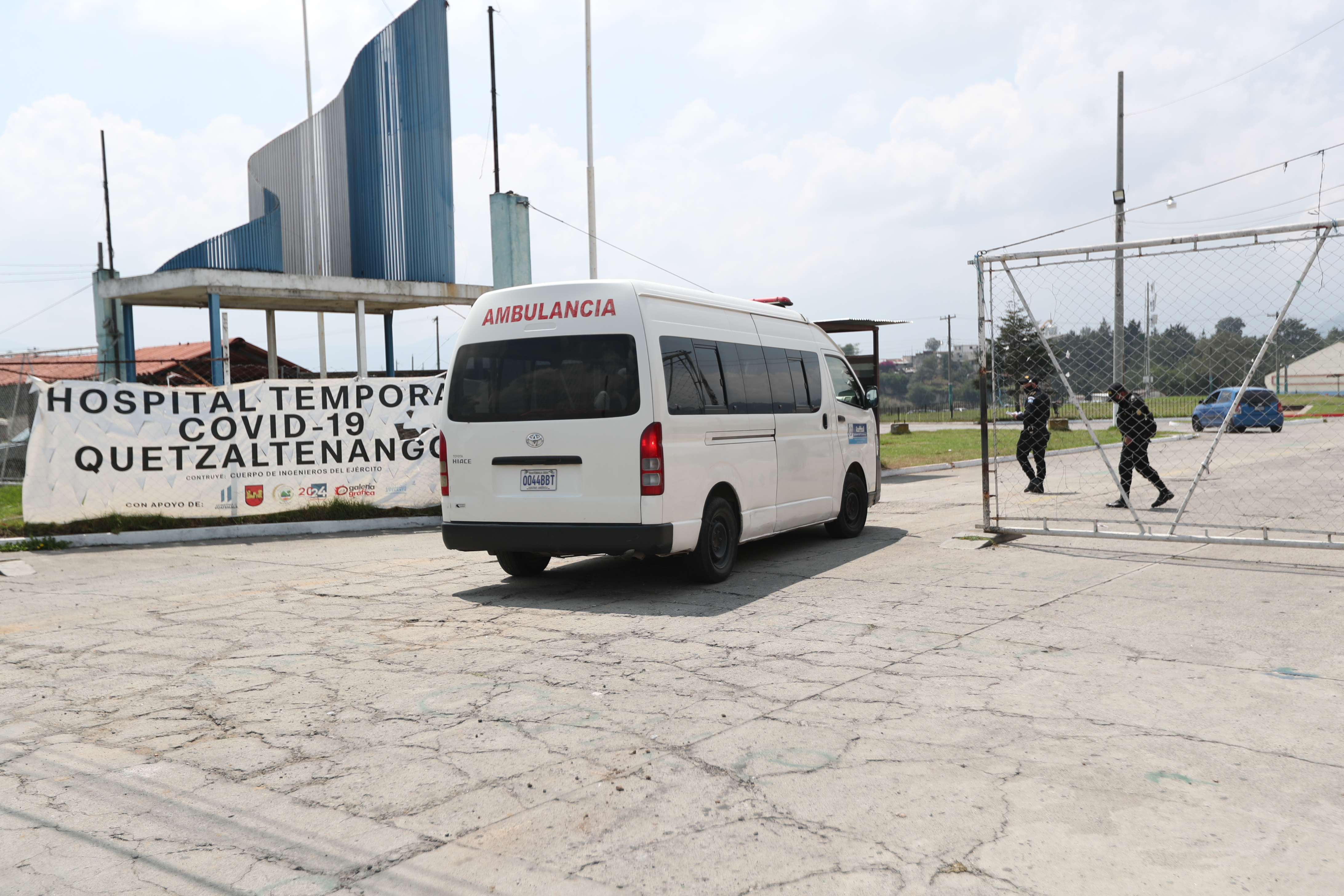 El hospital temporal para pacientes con coronavirus funciona en el campo de la feria de Xela y está ocupado en un 80 por ciento. (Foto Prensa Libre: María Longo) 