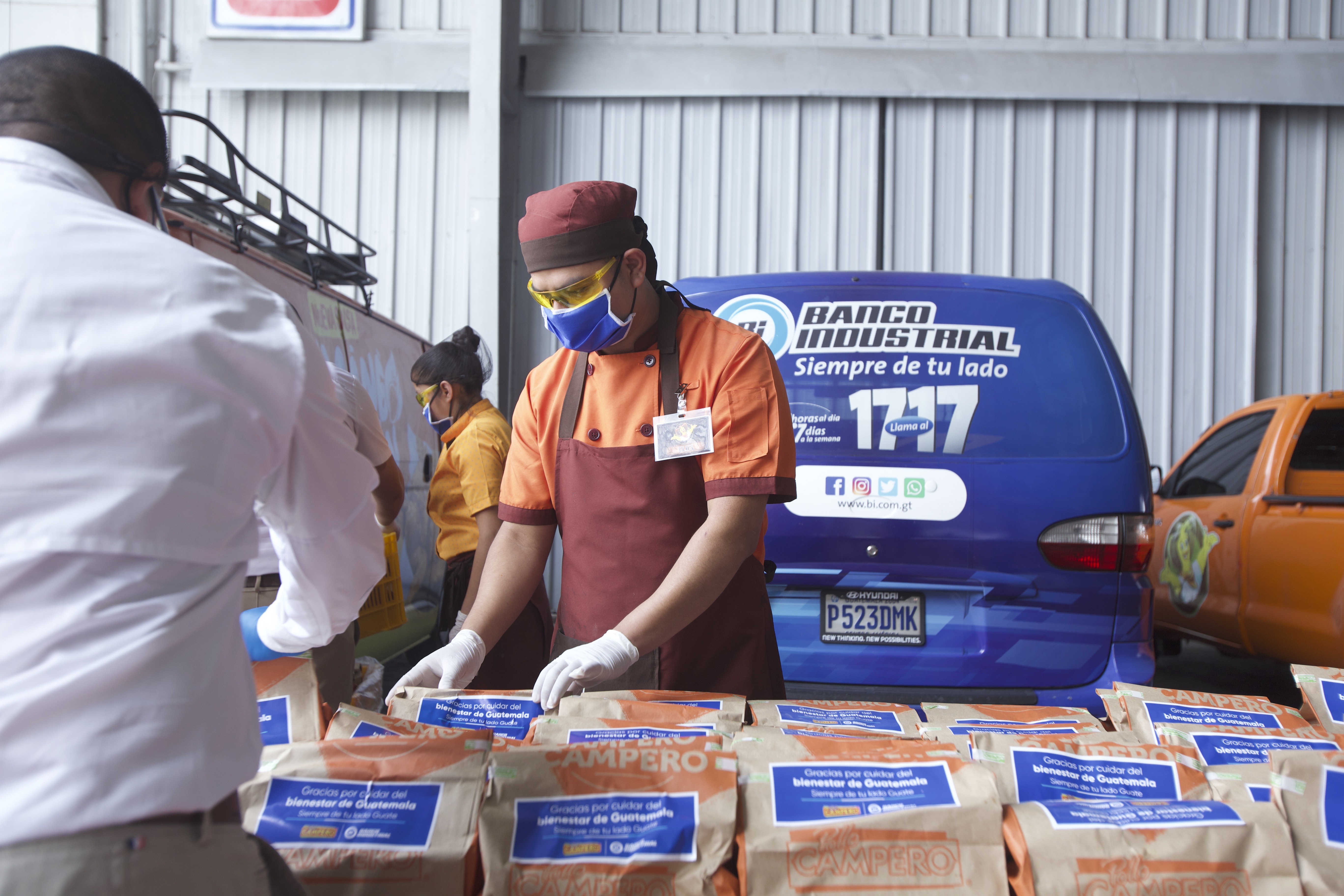 El personal médico que atiende la crisis sanitaria del coronavirus recibirá alimentos por medio de la iniciativa de Banco Industrial y Pollo Campero. Foto Prensa Libre: Cortesía