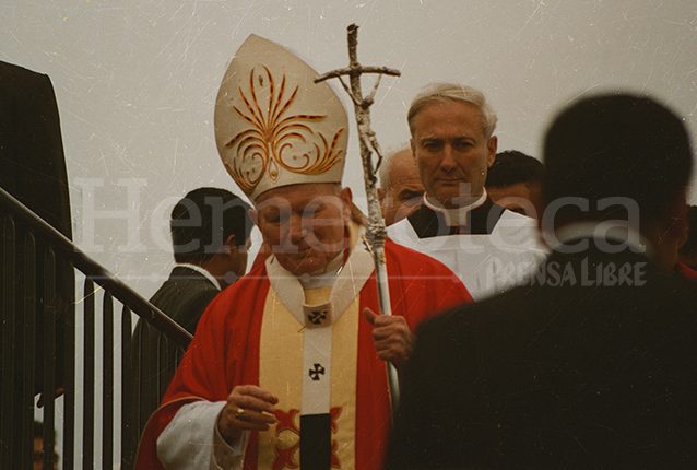Juan Pablo II en sus visitas a Guatemala marcó la historia del pueblo católico.  (Foto Prensa Libre: Hemeroteca PL).