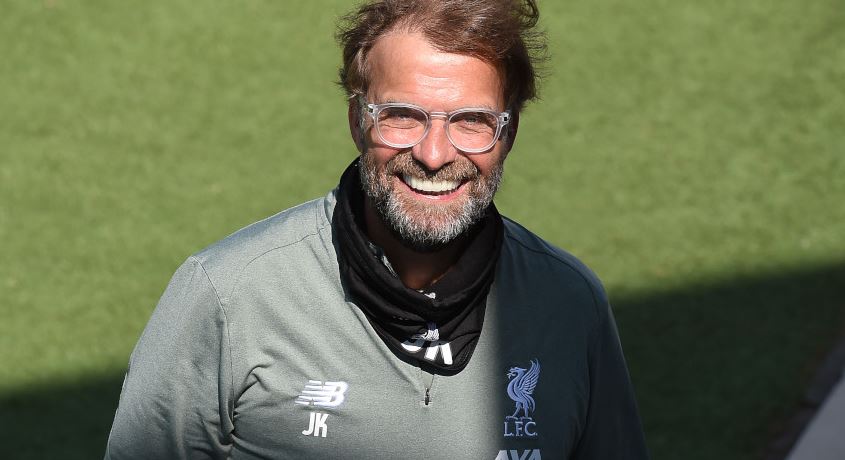 Jürgen Klopp, entrenador del Liverpool, sonríe en el regreso a los entrenamientos. (Foto Prensa Libre: Liverpool FC)