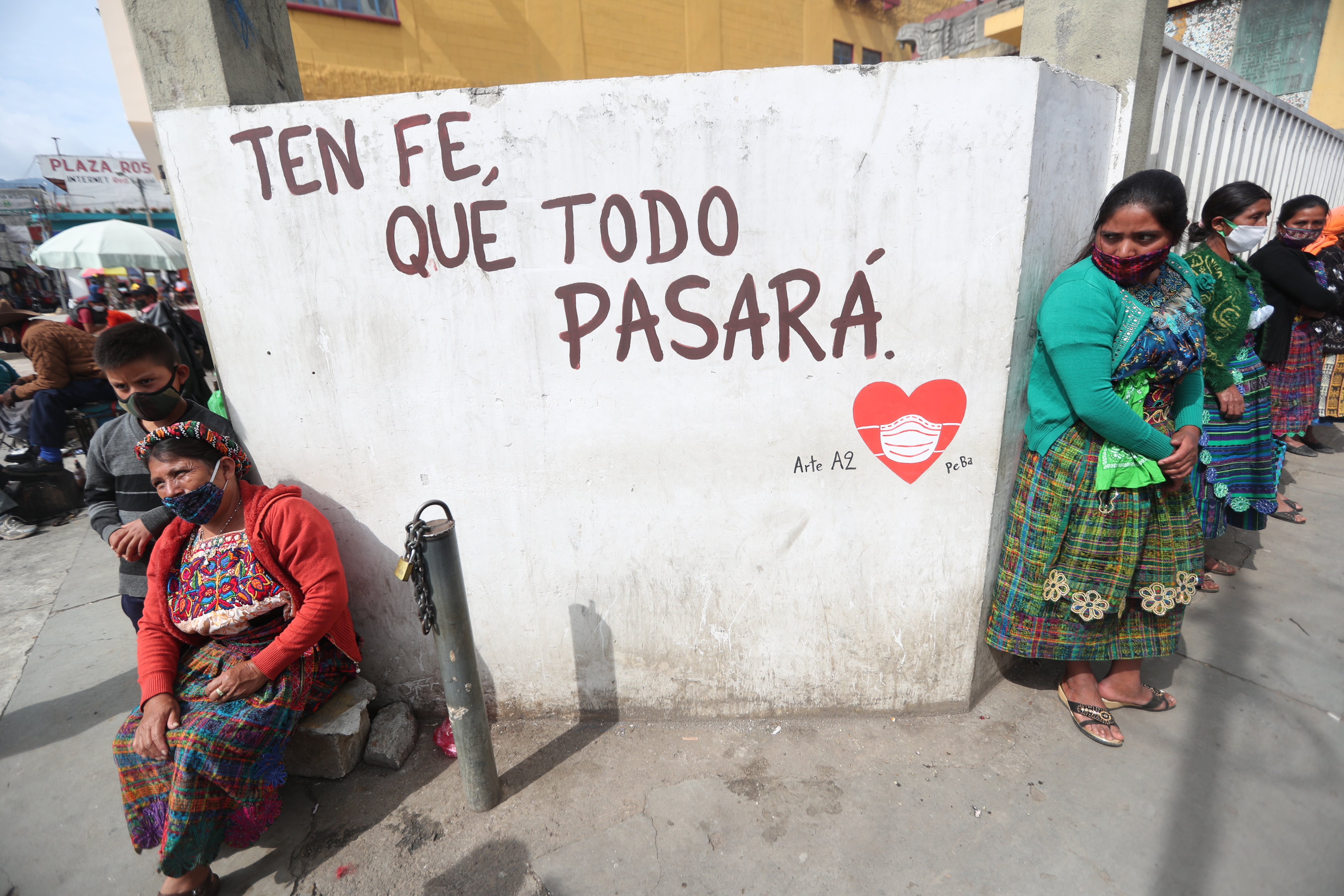 Los mensajes están pintados en paredes del centro de San Juan Ostuncalco, Quetzaltenango. (Foto Prensa Libre: María Longo) 