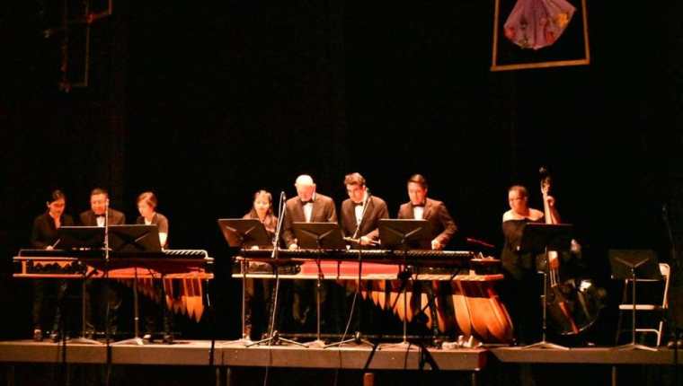 Marimba Nacional de Concierto en la actualidad.  Léster Godínez creó el concepto de marimba de concierto hace 50 años. (Foto Prensa Libre: Cortesía Léster Godinez)