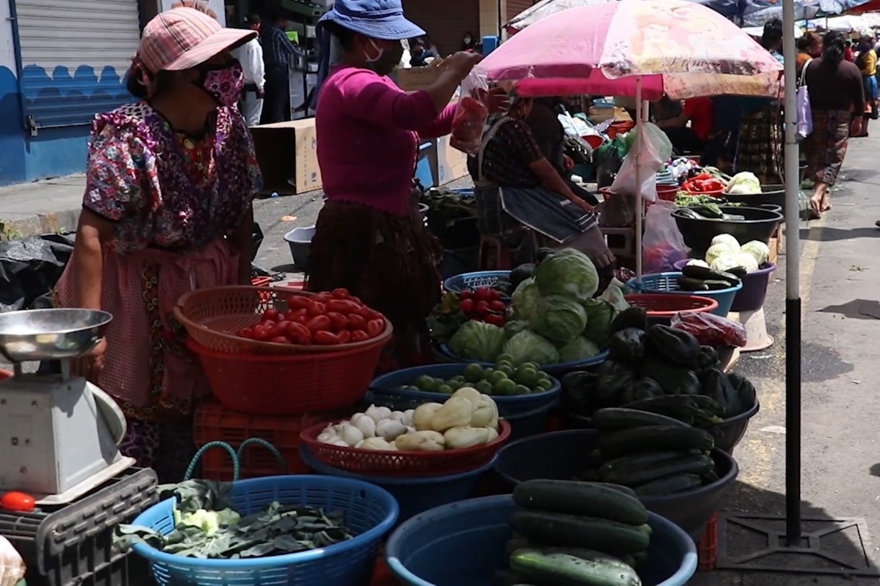 La Municipalidad de Quetzaltenango cerró los mercados el 21 de mayo, pero considera abrirlos de nuevo la próxima semana. (Foto Prensa Libre: María Longo) 