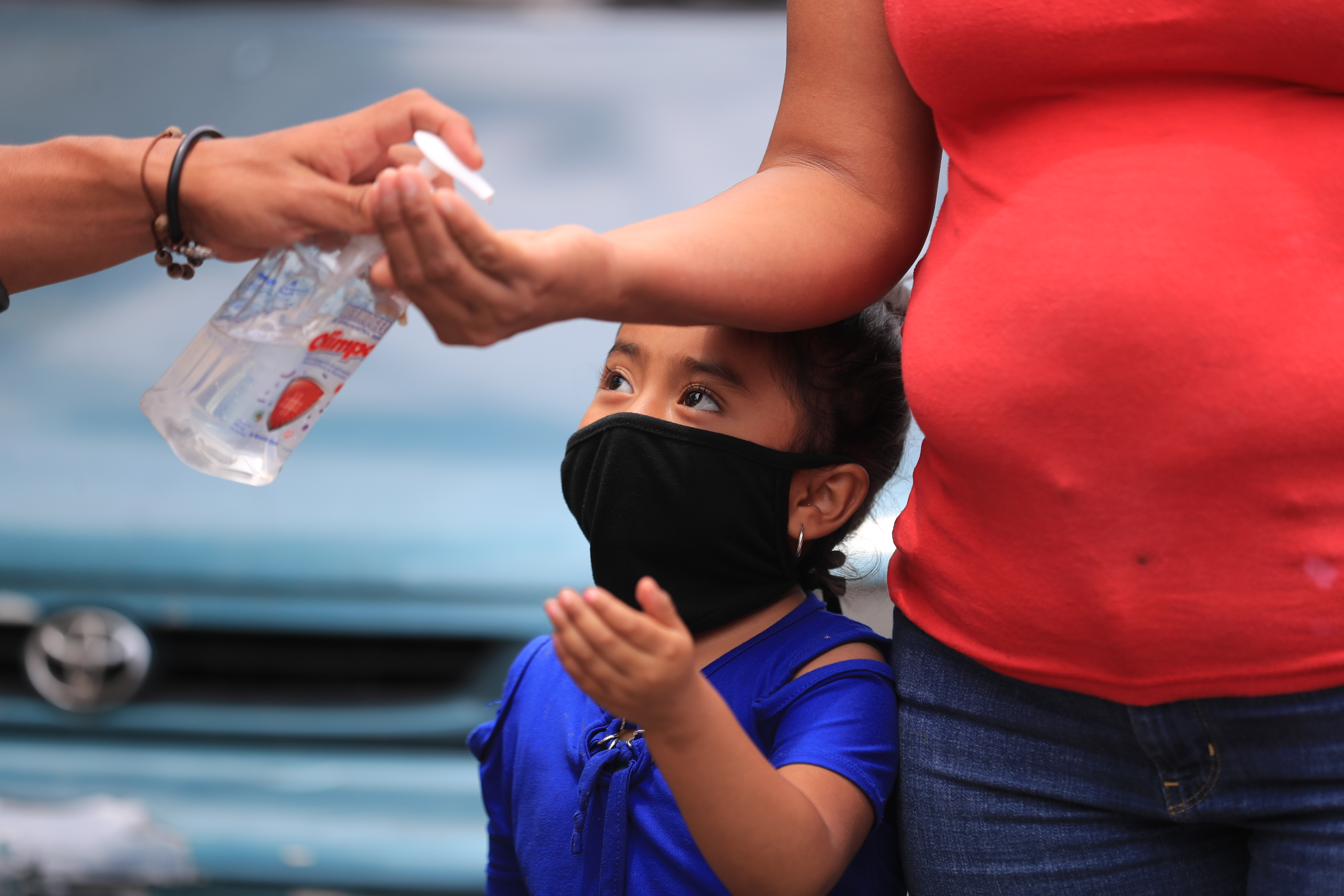 La población ha adoptado más medidas de prevención conforme crece el número de contagios. (Foto Prensa Libre: Juan Diego González)