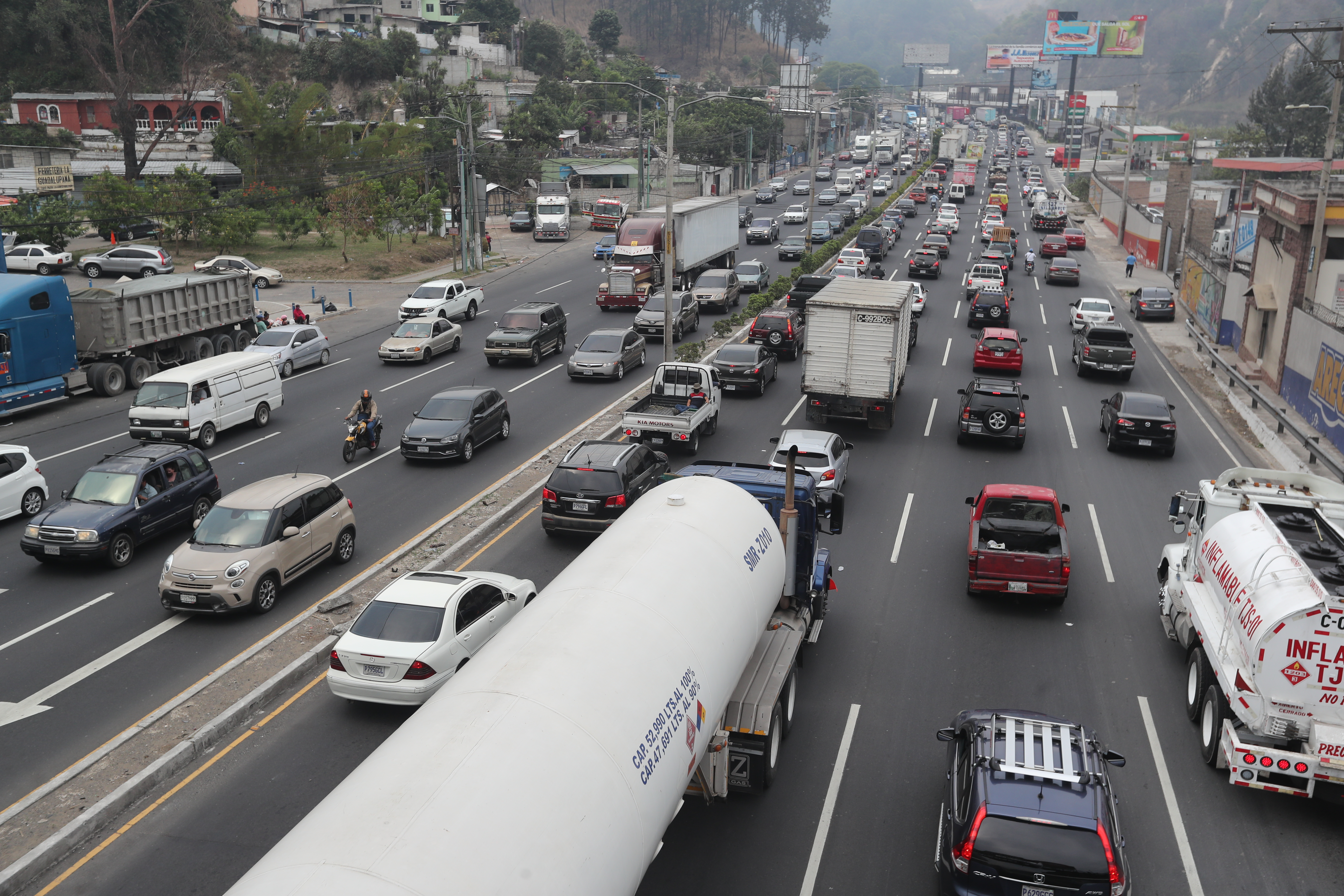 La inscripción de vehículos aumentó 8% en 2020 reportó la SAT. (Foto Prensa Libre: Hemeroteca) 