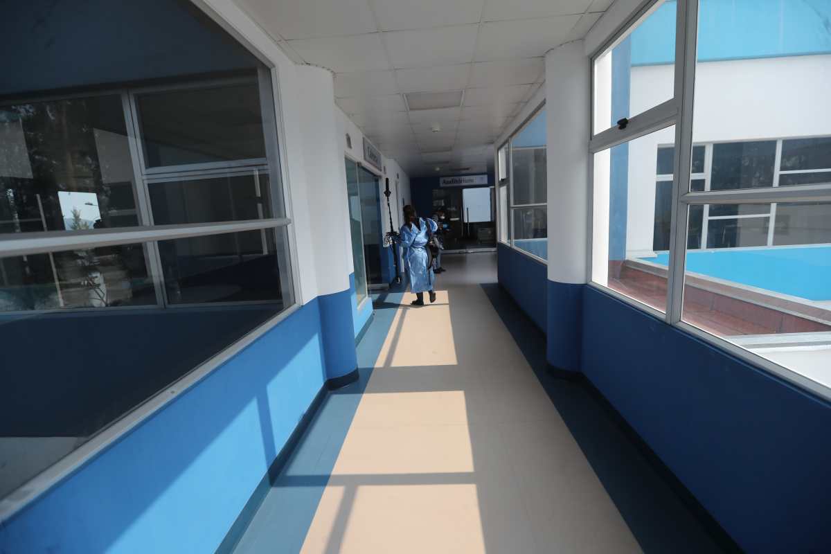 Ministerio destituye a director del hospital de Villa Nueva por estos motivos