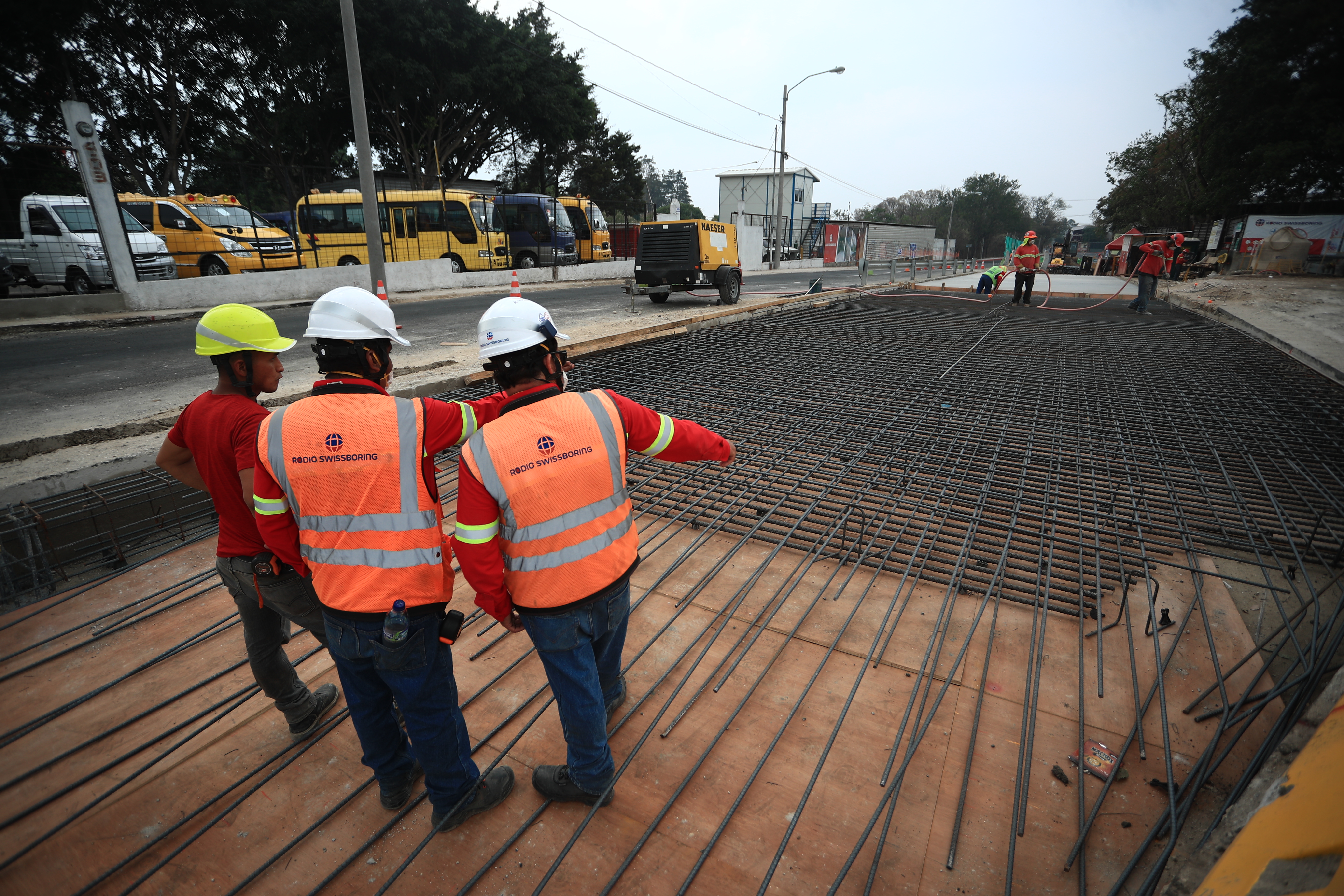 La Municipalidad de Guatemala planifica la construcción de 23 pasos a desnivel y cuatro corredores viables para 2020-2021, informó el alcalde Ricardo Quiñonez. (Foto Prensa Libre: Hemeroteca) 