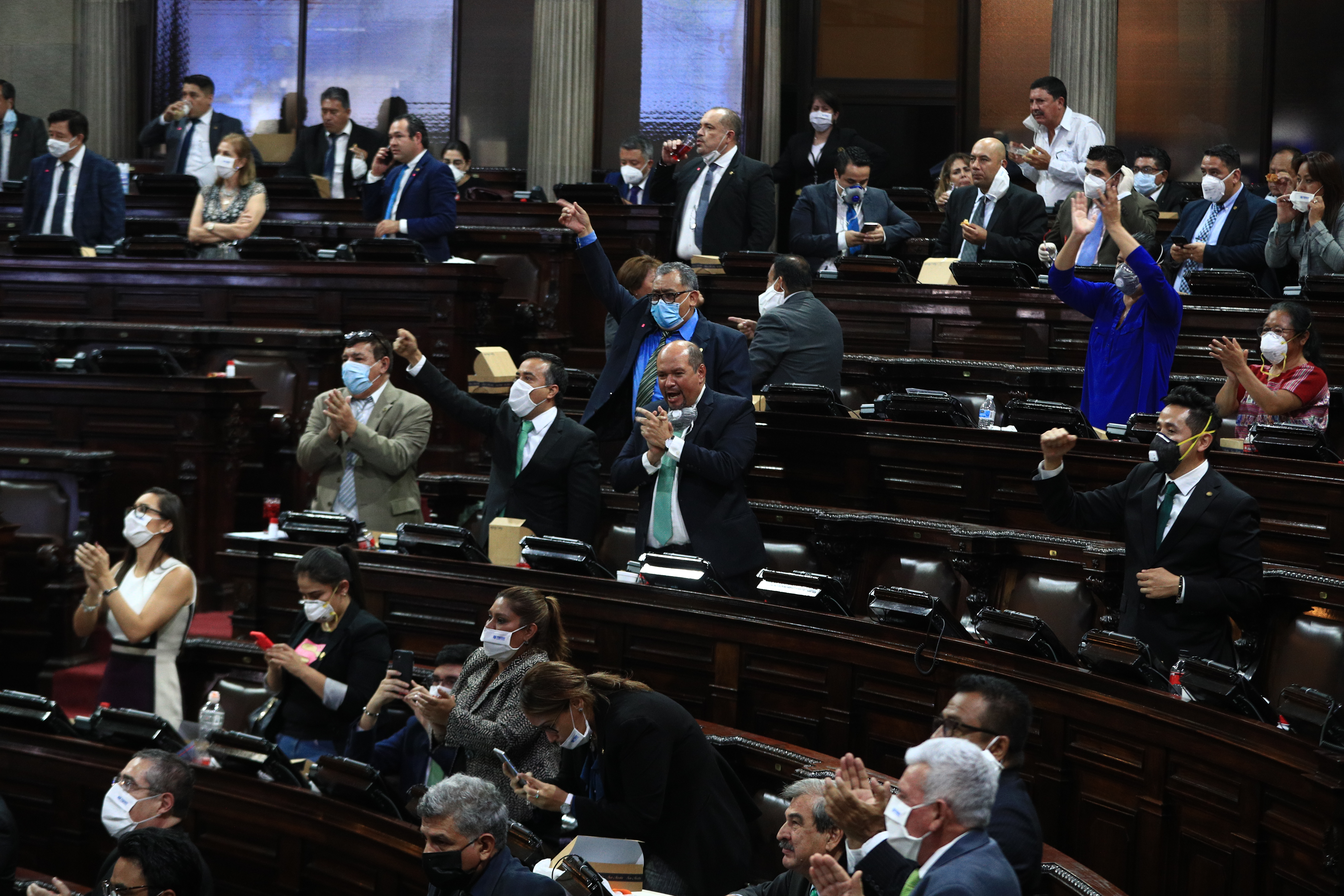 Sesión Plenaria en el Congreso de la República, diputados votan a favor y rechazan veto del decreto 15-2020.

foto Carlos Hernndez
30/04/2020