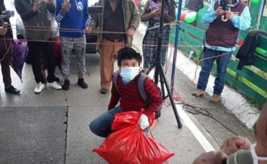 El menor de 12 años venció el coronavirus y es bienvenido en Santa Lucía Utatlán, Sololá. (Foto Prensa Libre: Cortesía)