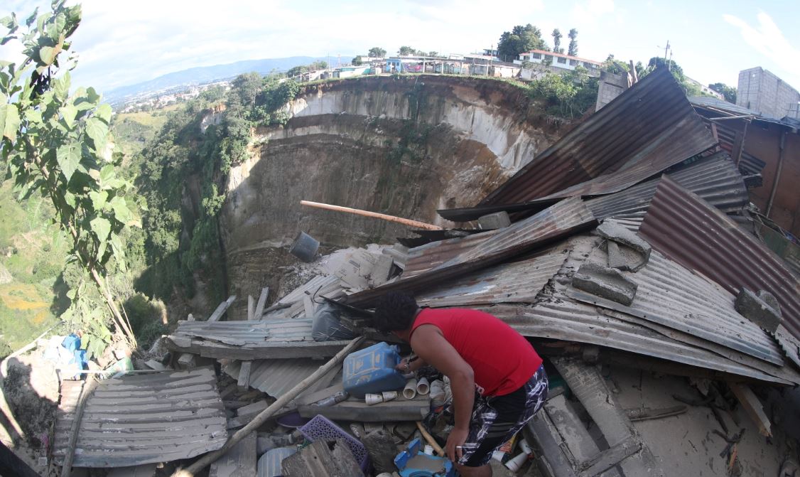 En Guatemala muchas familias viven en áreas propensas a derrumbes durante la época de lluvia. (Foto Prensa Libre: Hemeroteca PL). 