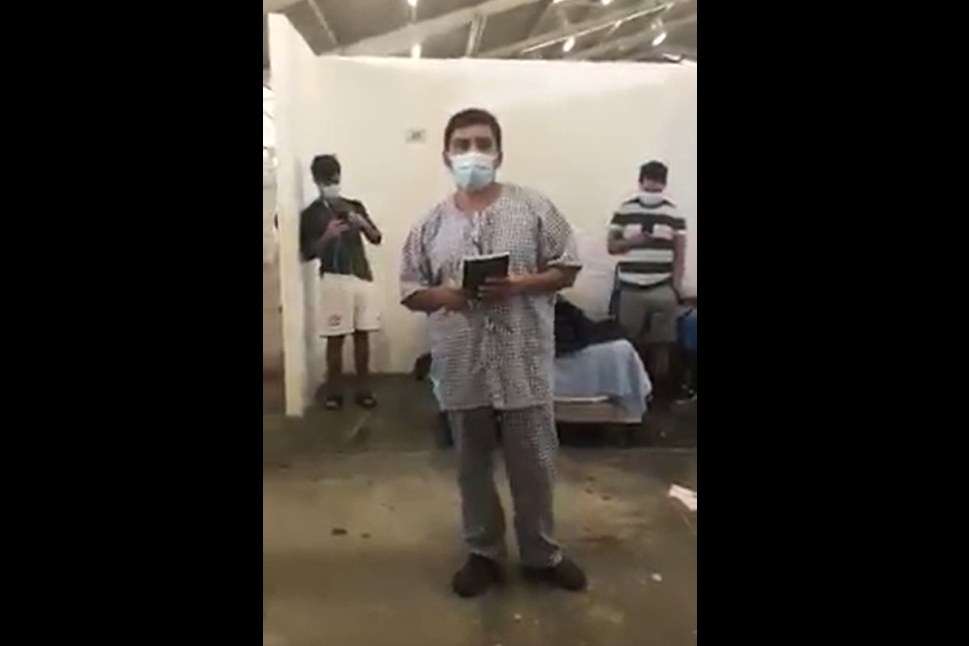 El video que los pacientes del hospital temporal compartieron en las redes sociales tarda 6 minutos. (Foto Prensa Libre: captura de pantalla) 