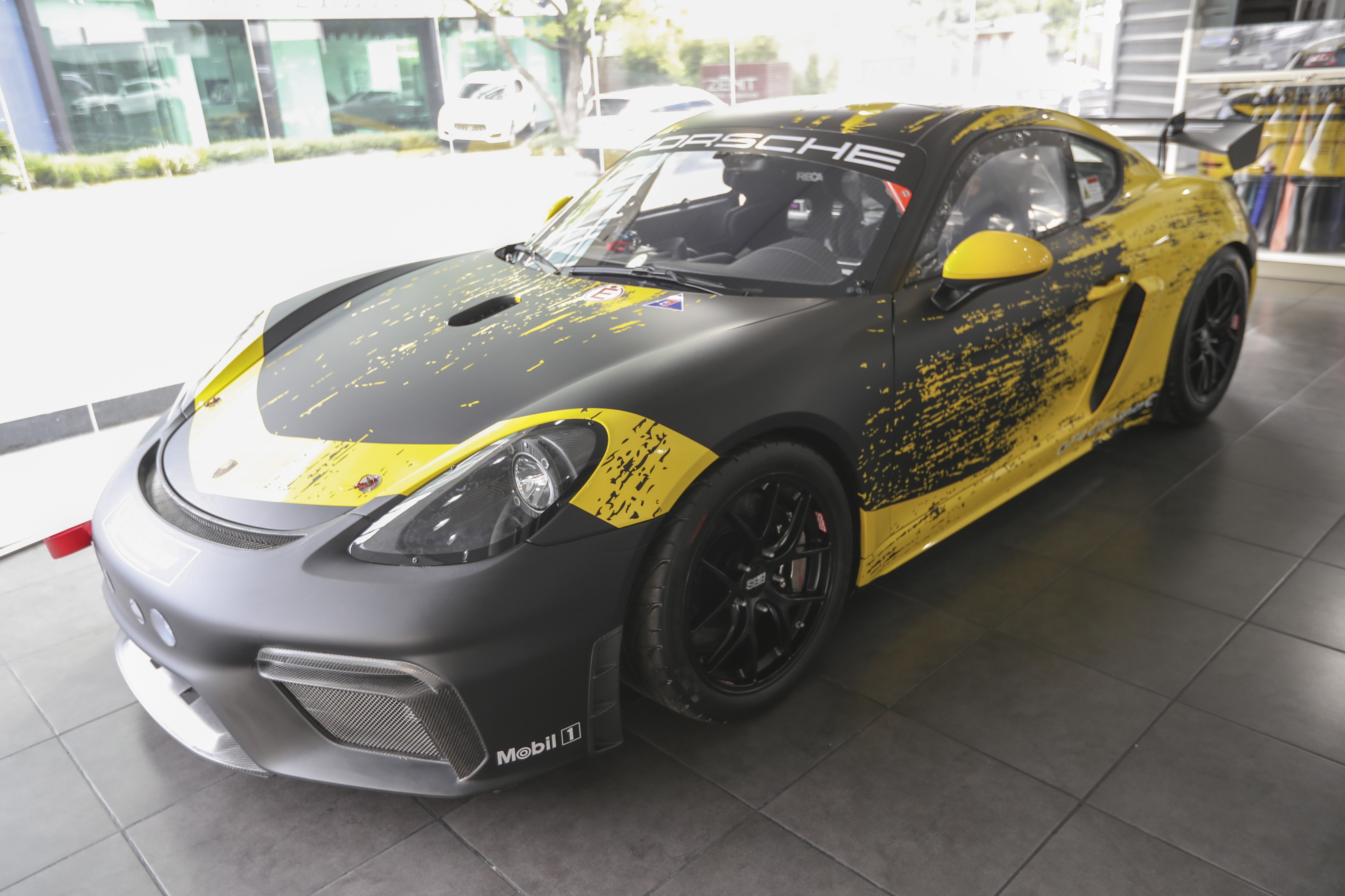 El 718 Cayman GT4 Clubsport ha sido fabricado exclusivamente para usarse en las pistas. (Foto Prensa Libre: Norvin Mendoza)
