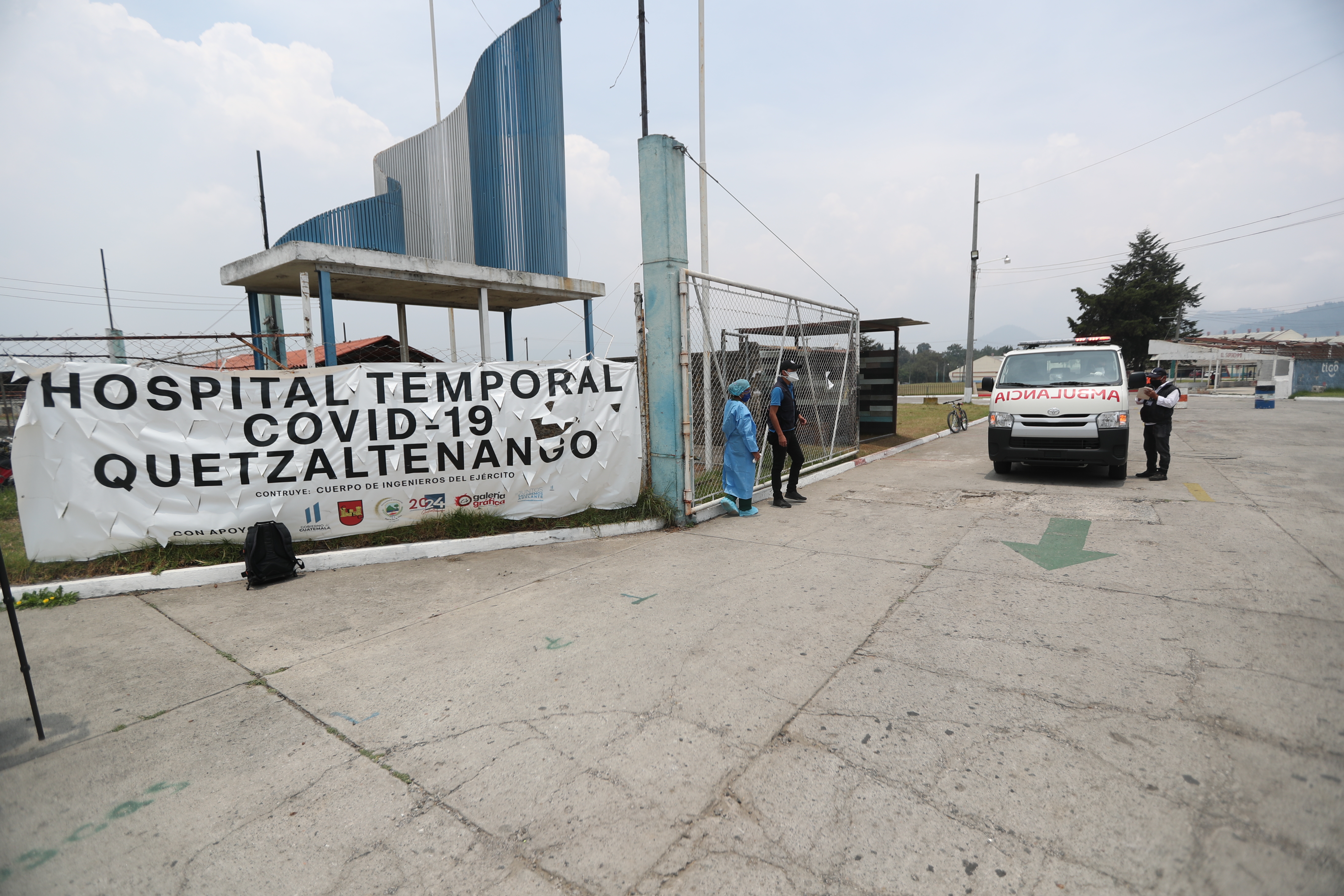 El agua ingresó en el hospital temporal para pacientes con coronavirus del occidente. (Foto Prensa Libre: María Longo) 