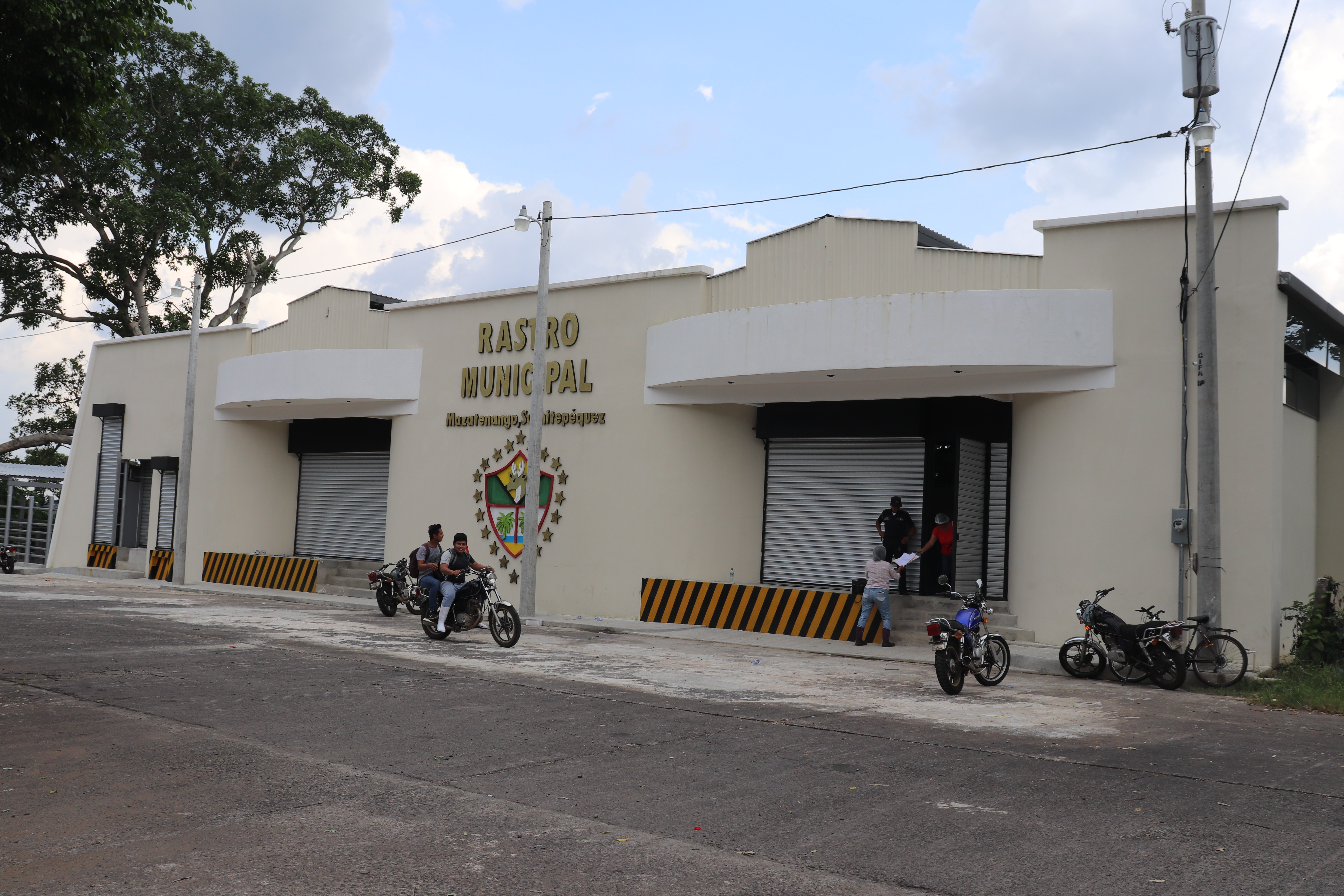 Remodelación del Rastro Municipal de Mazatenango concluyó en septiembre de 2019; sin embargo, a la fecha permanece sin ser habilitado. (Foto Prensa Libre: Marvin Túnchez)