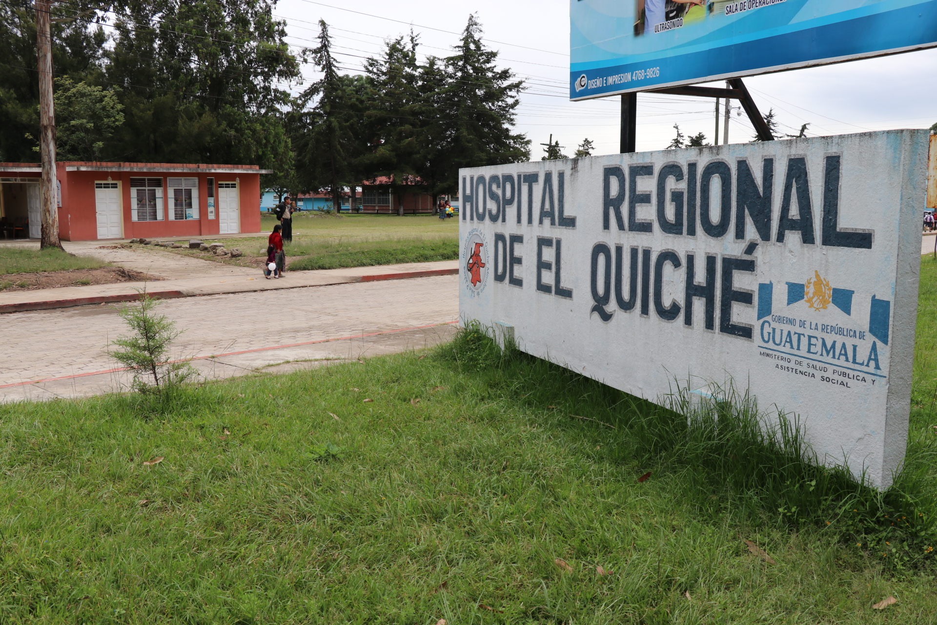 Muere hombre en área de aislamiento de coronavirus en el hospital Regional de Quiché, esperaba resultados de hisopado. (Foto Prensa Libre: Héctor Cordero)