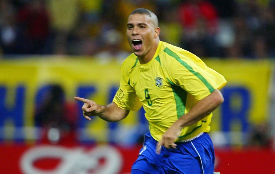 Ronaldo le pide disculpas a las mamás del mundo por su corte de pelo en el Mundial del 2002