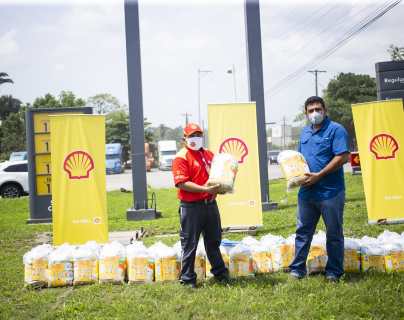 Shell beneficia con víveres a familias de Puerto Barrios que han sido afectadas por la crisis sanitaria