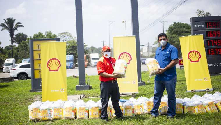 Shell sigue contribuyendo con víveres para las familias de Puerto Barrios, Izabal. Foto Prensa Libre: Cortesía