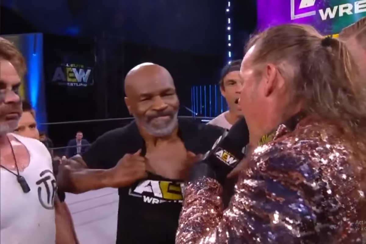 Mike Tyson origina una batalla campal en la lucha libre antes de volver a boxear nuevamente