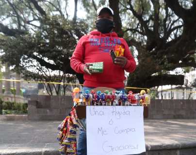 Vendedores del parque central de Quetzaltenango no se dan por vencidos