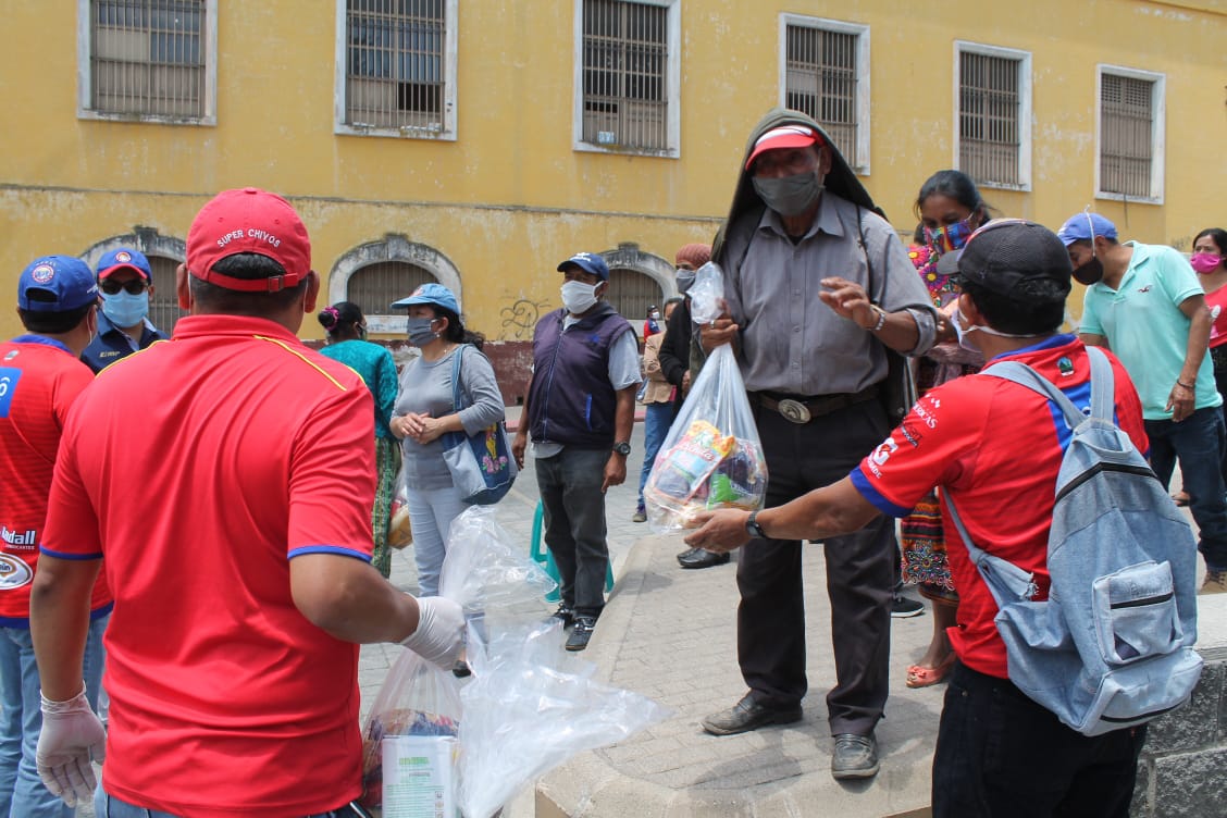 Los socios citaron a los vendedores quienes debían presentar su constancia de venta en el estadio Mario Camposeco. (Foto Prensa Libre: Raúl Juárez)